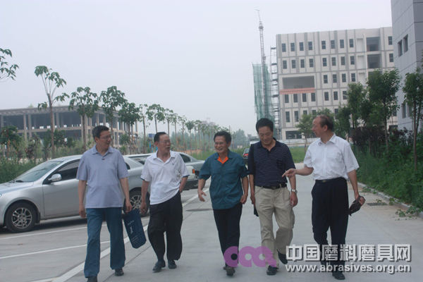 涂協(xié)探討建立涂附磨具技術(shù)信息、專家委員會，促進(jìn)行業(yè)又快又好發(fā)展