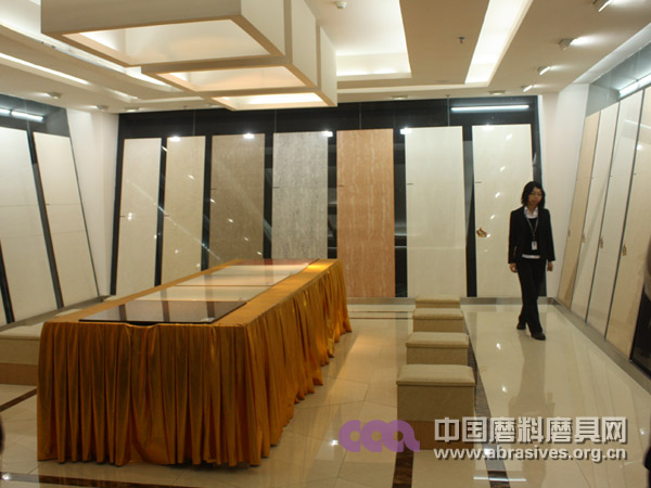 中國磨料磨具行業(yè)協(xié)會(huì)代表佛山參觀交流