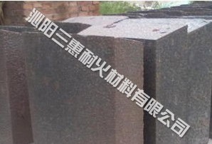 棕剛玉傾倒?fàn)t接包內(nèi)襯用碳化硅磚