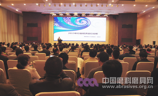 2014年春季全國(guó)磨料磨具行業(yè)信息交流暨第五十九屆中國(guó)剛玉、碳化硅交易會(huì)在揚(yáng)州開幕