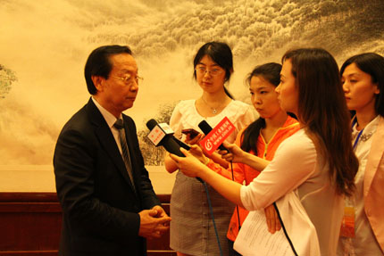 李毅中：支持實體經(jīng)濟 關(guān)注工業(yè)的提質(zhì)增效升級