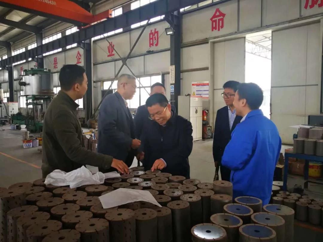 鄂州市政府政策研究室領導一行調研金剛石產業(yè)