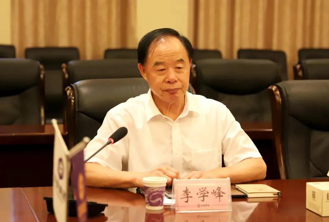 齊峰新材董事長(zhǎng)李學(xué)峰一行到圣泉集團(tuán)參觀交流