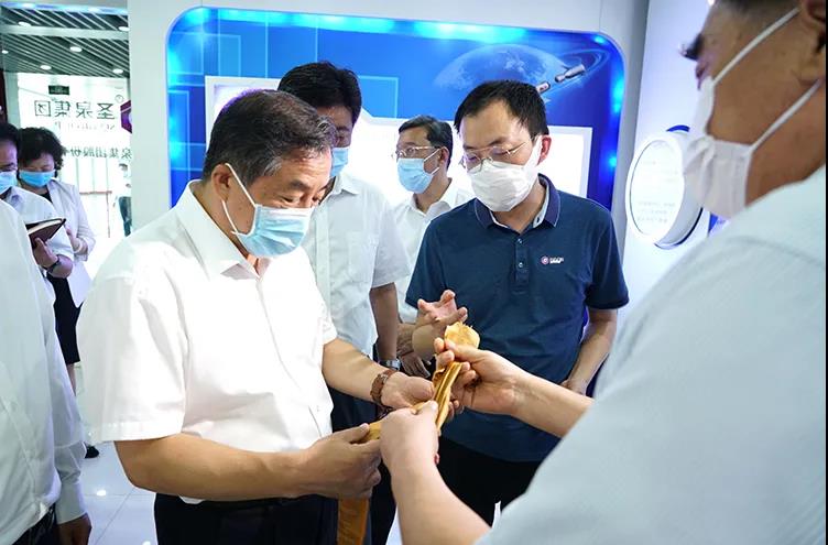 山東省委常委、濟南市委書記孫立成一行到圣泉集團調(diào)研