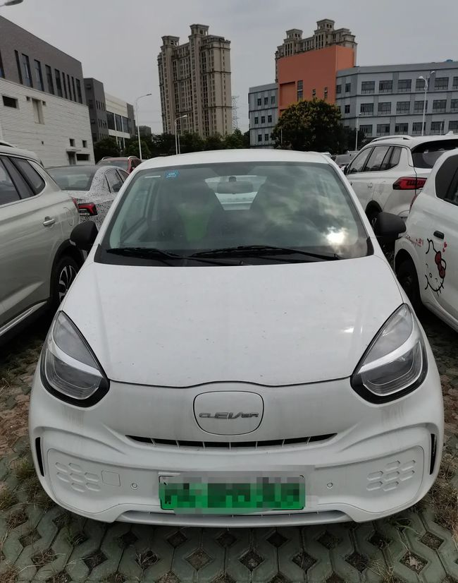 因?yàn)檐囉眯酒奈唇猓袊?guó)新車銷量出現(xiàn)2位數(shù)下降