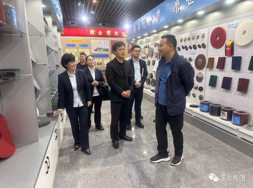中國(guó)銀行咸寧分行行長(zhǎng)李俊敏一行赴玉立集團(tuán)考察調(diào)研
